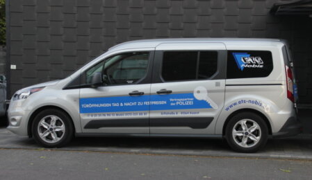 Schlüsseldienst-Werkbank mit Werkzeugen